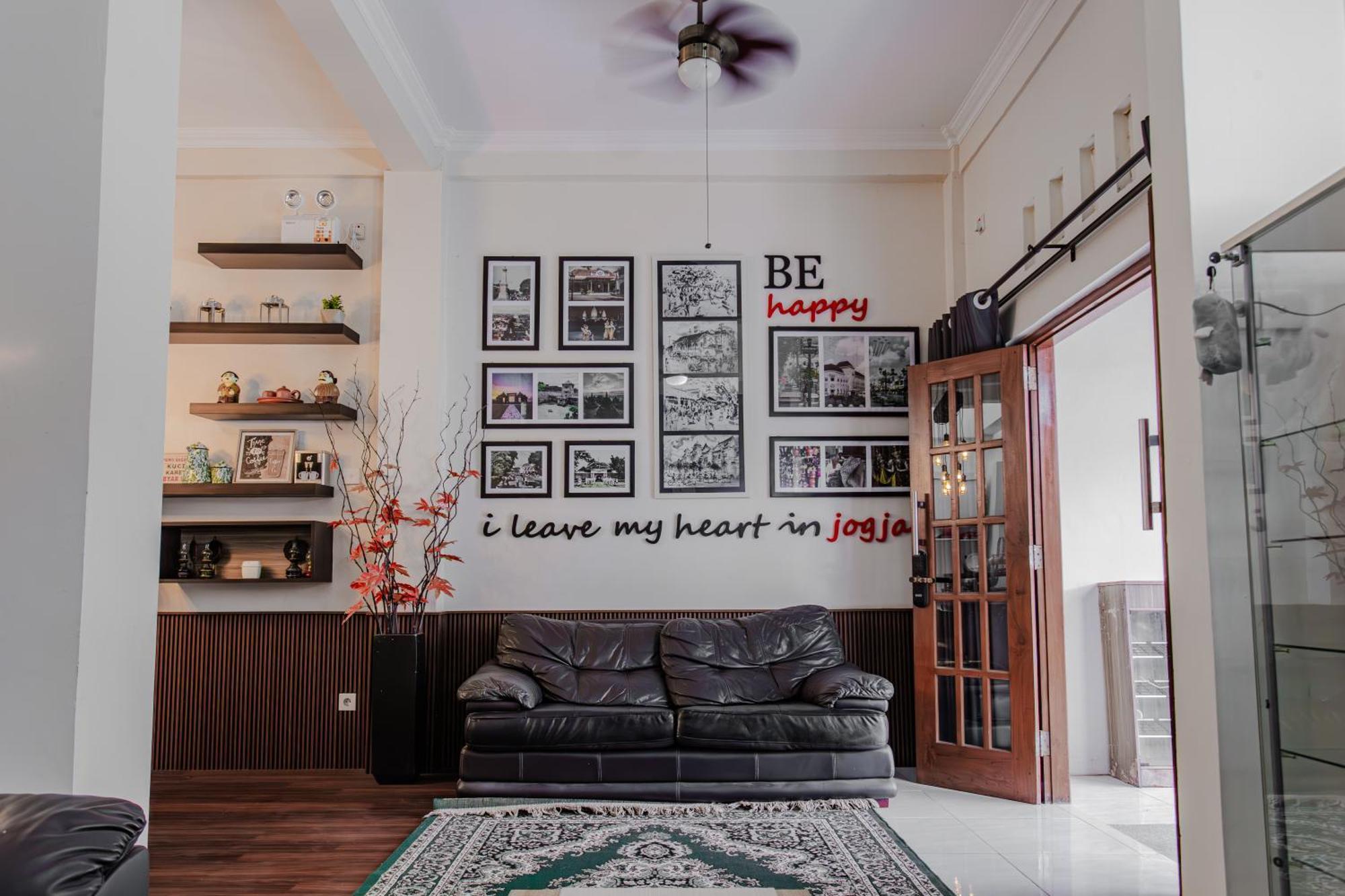 Inez Homestay Yogyakarta Esterno foto